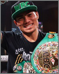 MARK MAGSAYO DEFEATES GARY RUSSELL JR. VIA MAJORITY DECISION; CAPTURES WBC FEATHERWEIGHT TITLE
